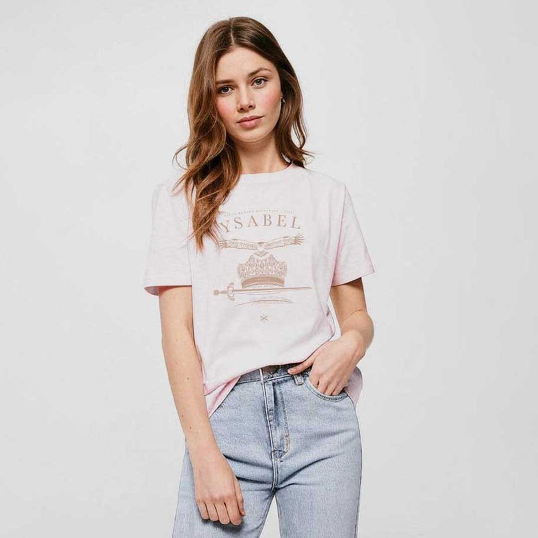 camiseta_isabel_catolica_blanco_modelo_femenina Isabel camiseta de Legado Hispánico